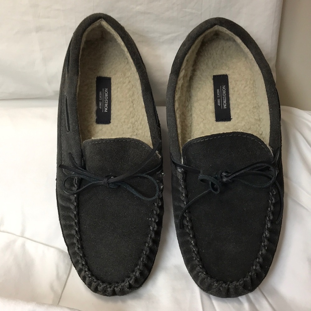 NORDSTROM.  10M.  Men’s indoor/outdoor slippers.